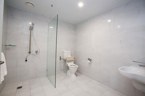 The Lucky Hotel - Hervey Bay Accommodation 36