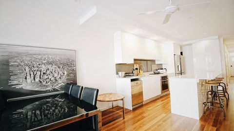 Cozy 5 Bed House In Sydney - Tourism Hervey Bay 5