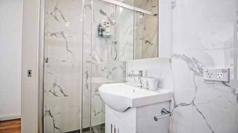 Cozy 5 Bed House In Sydney - Tourism Hervey Bay 16