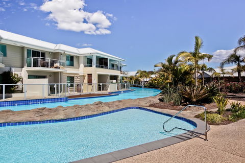 Pacific Blue, Salamander Bay - Tourism Hervey Bay 0