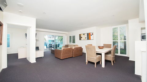 Pacific Blue, Salamander Bay - Tourism Hervey Bay 1