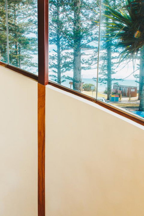 Beach Hotel Resort - Hervey Bay Accommodation 34