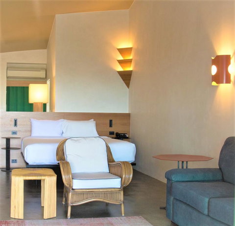 Beach Hotel Resort - Hervey Bay Accommodation 9