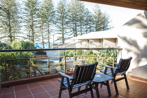 Beach Hotel Resort - Hervey Bay Accommodation 2