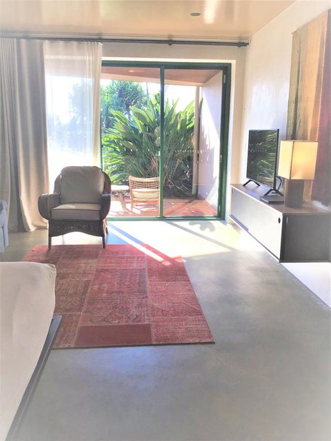 Beach Hotel Resort - Hervey Bay Accommodation 12