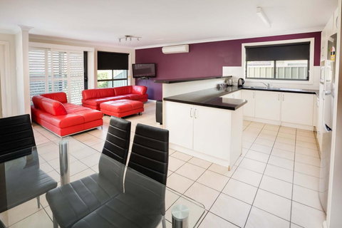 Bluegum Apartments Newcastle - Hervey Bay Accommodation 12