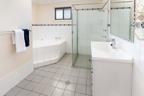 Bluegum Apartments Newcastle - Hervey Bay Accommodation 20