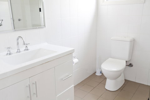 Bluegum Apartments Newcastle - Hervey Bay Accommodation 7