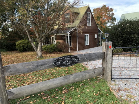 Arcadia - The Barn Cottage & Rosehill Cottage - Tourism Hervey Bay 1