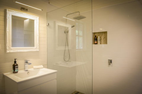 Arcadia - The Barn Cottage & Rosehill Cottage - Tourism Hervey Bay 11