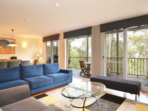 Villa De Saran Located Within Cypress Lakes - Tourism Hervey Bay 0
