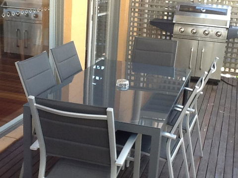 Villa De Saran Located Within Cypress Lakes - Tourism Hervey Bay 7