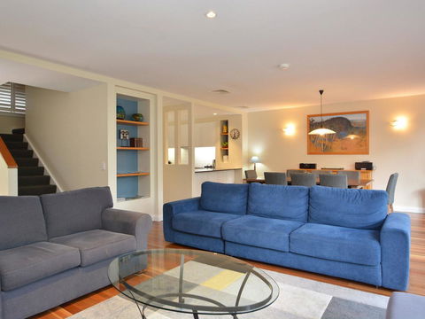 Villa De Saran Located Within Cypress Lakes - Tourism Hervey Bay 11