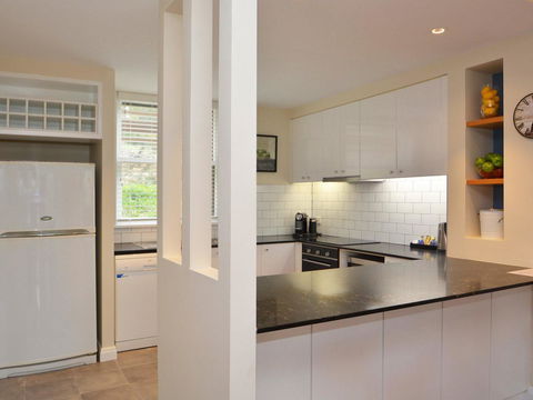 Villa De Saran Located Within Cypress Lakes - Tourism Hervey Bay 8
