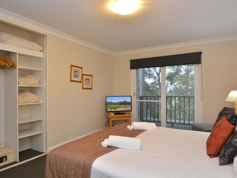 Villa De Saran Located Within Cypress Lakes - Tourism Hervey Bay 1
