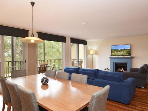 Villa De Saran Located Within Cypress Lakes - Tourism Hervey Bay 6