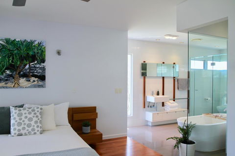 Casuarina Beachfront House - Hostie Properties - Hervey Bay Accommodation 8