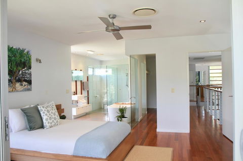 Casuarina Beachfront House - Hostie Properties - Hervey Bay Accommodation 3