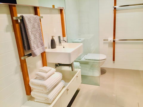 Casuarina Beachfront House - Hostie Properties - Hervey Bay Accommodation 5