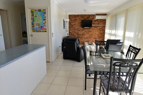 Beach House Holiday Apartments - Tourism Hervey Bay 8