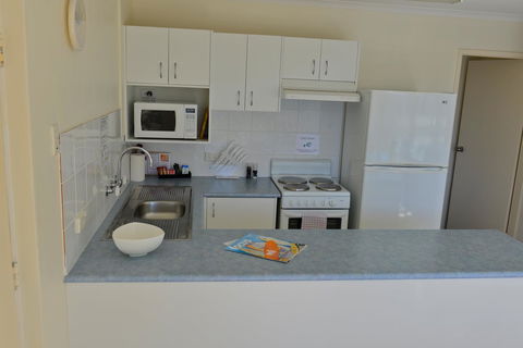 Beach House Holiday Apartments - Tourism Hervey Bay 6