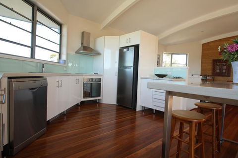 Valla's Beach House - Tourism Hervey Bay 8