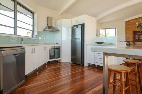 Valla's Beach House - Tourism Hervey Bay 12