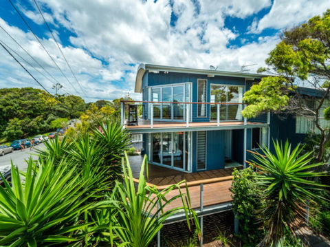 Valla's Beach House - Tourism Hervey Bay 6
