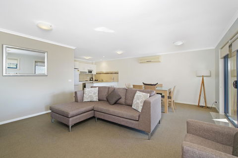 South Pacific Apartments - Tourism Hervey Bay 9