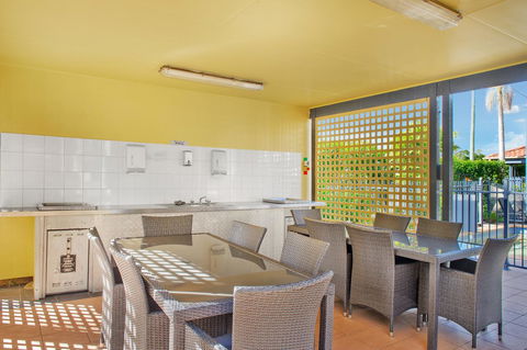 South Pacific Apartments - Tourism Hervey Bay 6