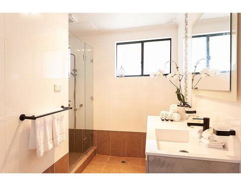 Ocean Views And Sea Breezes Over Bondi Beach - Tourism Hervey Bay 12