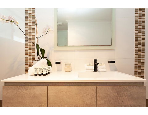 Ocean Views And Sea Breezes Over Bondi Beach - Tourism Hervey Bay 11