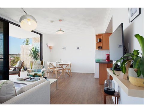 Ocean Views And Sea Breezes Over Bondi Beach - Tourism Hervey Bay 16