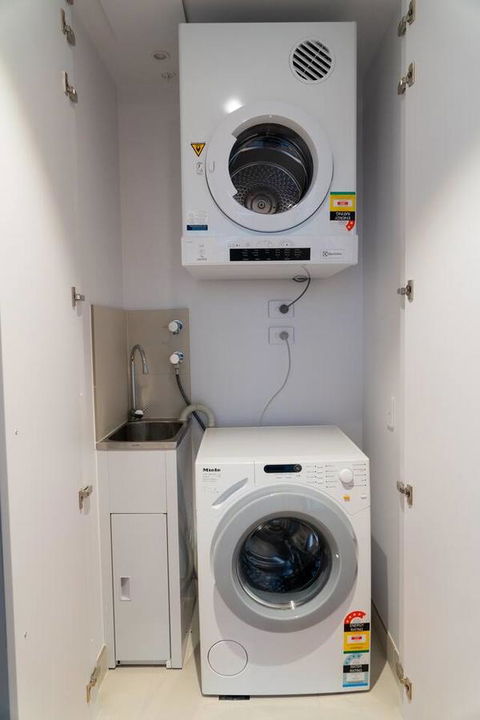 Two Bedroom Darling Harbour Apt Chinatown CBD UTS - Hervey Bay Accommodation 15