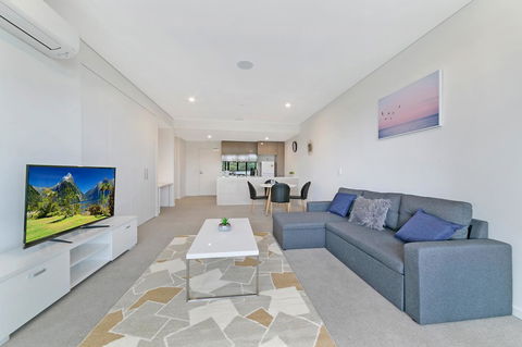 Stylish And Neat Two Bed Apartment In Wentworth Point - Tourism Hervey Bay 1