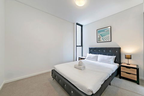 Stylish And Neat Two Bed Apartment In Wentworth Point - Tourism Hervey Bay 6