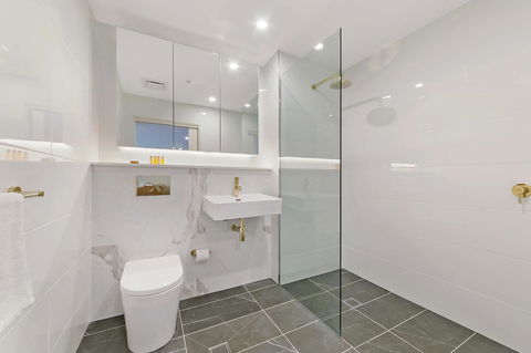 Stylish And Neat Two Bed Apartment In Wentworth Point - Tourism Hervey Bay 9
