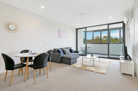Stylish And Neat Two Bed Apartment In Wentworth Point - Tourism Hervey Bay 4