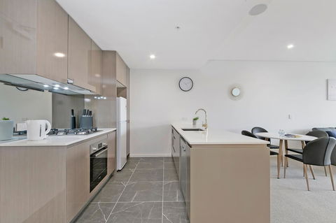 Stylish And Neat Two Bed Apartment In Wentworth Point - Tourism Hervey Bay 5
