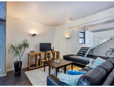 Urban Loft Close To Sydney Hot Spots - Hervey Bay Accommodation 6