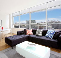 Gadigal Groove - Modern and Bright 3BR Executive Apartment in Zetland with Views - Tourism Hervey Bay