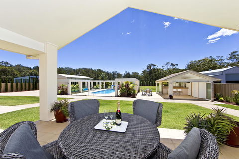 One Mile Mansion - Private Coastal Retreat FREE FAMILY ADVENTURE PASS - Hervey Bay Accommodation 1