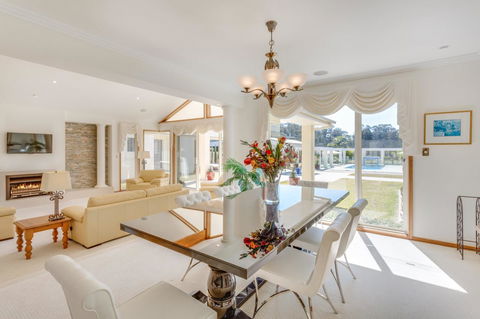 One Mile Mansion - Private Coastal Retreat FREE FAMILY ADVENTURE PASS - Hervey Bay Accommodation 10