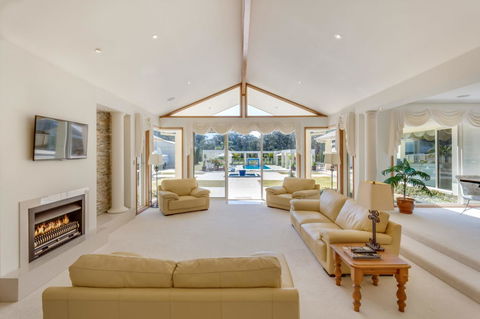 One Mile Mansion - Private Coastal Retreat FREE FAMILY ADVENTURE PASS - Hervey Bay Accommodation 13