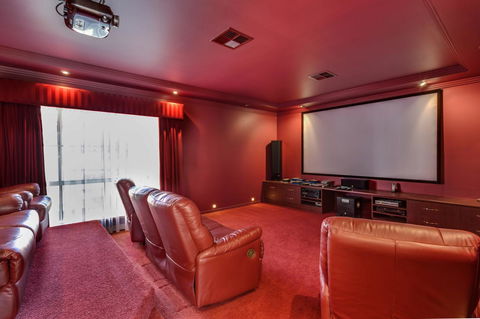 One Mile Mansion - Private Coastal Retreat FREE FAMILY ADVENTURE PASS - Hervey Bay Accommodation 6