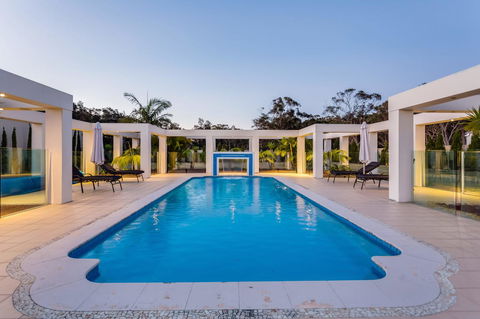 One Mile Mansion - Private Coastal Retreat FREE FAMILY ADVENTURE PASS - Hervey Bay Accommodation 0
