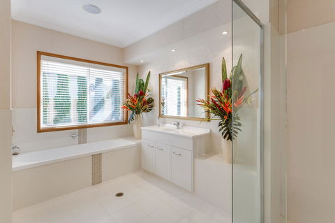 One Mile Mansion - Private Coastal Retreat FREE FAMILY ADVENTURE PASS - Hervey Bay Accommodation 9