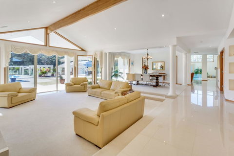 One Mile Mansion - Private Coastal Retreat FREE FAMILY ADVENTURE PASS - Hervey Bay Accommodation 12