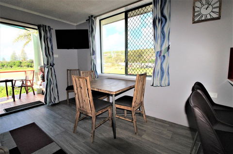 Beachfront 3, 25 Willow Street - Tourism Hervey Bay 3