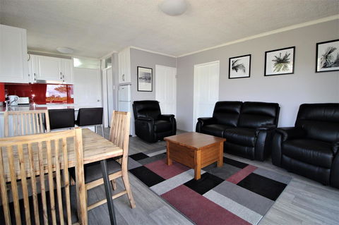 Beachfront 3, 25 Willow Street - Tourism Hervey Bay 0